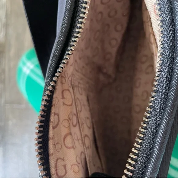 Guess Black Shoulder Bag with Silver-Tone Logo - Picture 4 of 5